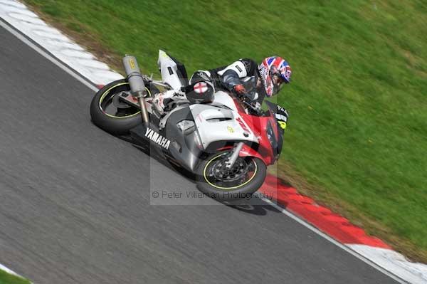 Motorcycle action photographs;cadwell;cadwell park photographs;event digital images;eventdigitalimages;motor racing louth lincolnshire;no limits trackday;peter wileman photography;trackday;trackday digital images;trackday photos