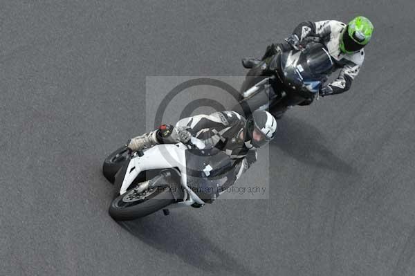 Motorcycle action photographs;cadwell;cadwell park photographs;event digital images;eventdigitalimages;motor racing louth lincolnshire;no limits trackday;peter wileman photography;trackday;trackday digital images;trackday photos