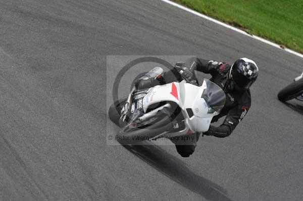 Motorcycle action photographs;cadwell;cadwell park photographs;event digital images;eventdigitalimages;motor racing louth lincolnshire;no limits trackday;peter wileman photography;trackday;trackday digital images;trackday photos