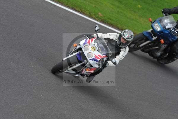 Motorcycle action photographs;cadwell;cadwell park photographs;event digital images;eventdigitalimages;motor racing louth lincolnshire;no limits trackday;peter wileman photography;trackday;trackday digital images;trackday photos