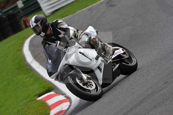 Motorcycle action photographs;cadwell;cadwell park photographs;event digital images;eventdigitalimages;motor racing louth lincolnshire;no limits trackday;peter wileman photography;trackday;trackday digital images;trackday photos