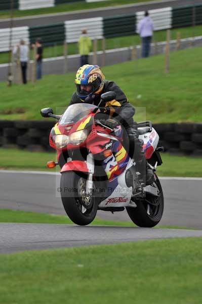 Motorcycle action photographs;cadwell;cadwell park photographs;event digital images;eventdigitalimages;motor racing louth lincolnshire;no limits trackday;peter wileman photography;trackday;trackday digital images;trackday photos