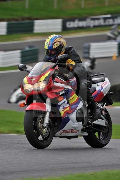 Motorcycle action photographs;cadwell;cadwell park photographs;event digital images;eventdigitalimages;motor racing louth lincolnshire;no limits trackday;peter wileman photography;trackday;trackday digital images;trackday photos