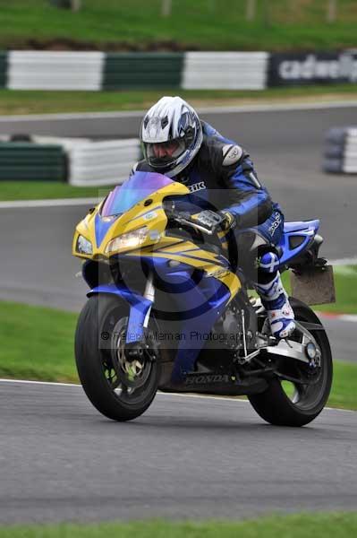 Motorcycle action photographs;cadwell;cadwell park photographs;event digital images;eventdigitalimages;motor racing louth lincolnshire;no limits trackday;peter wileman photography;trackday;trackday digital images;trackday photos