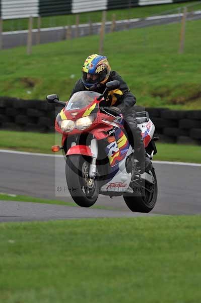 Motorcycle action photographs;cadwell;cadwell park photographs;event digital images;eventdigitalimages;motor racing louth lincolnshire;no limits trackday;peter wileman photography;trackday;trackday digital images;trackday photos