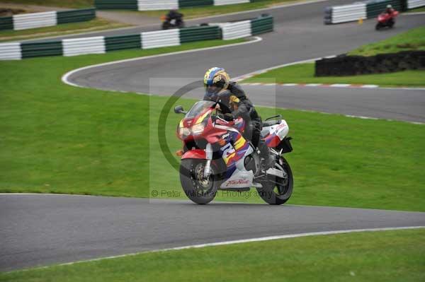 Motorcycle action photographs;cadwell;cadwell park photographs;event digital images;eventdigitalimages;motor racing louth lincolnshire;no limits trackday;peter wileman photography;trackday;trackday digital images;trackday photos