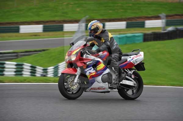 Motorcycle action photographs;cadwell;cadwell park photographs;event digital images;eventdigitalimages;motor racing louth lincolnshire;no limits trackday;peter wileman photography;trackday;trackday digital images;trackday photos
