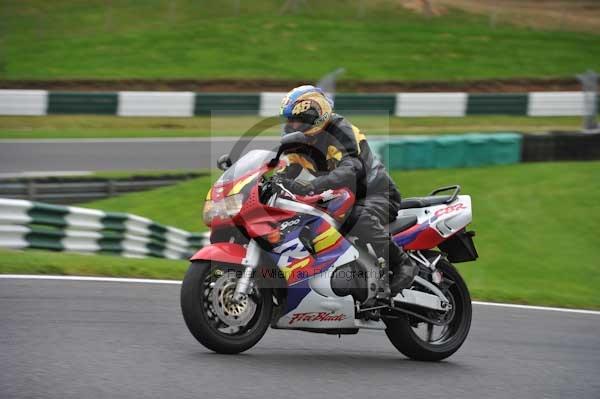 Motorcycle action photographs;cadwell;cadwell park photographs;event digital images;eventdigitalimages;motor racing louth lincolnshire;no limits trackday;peter wileman photography;trackday;trackday digital images;trackday photos