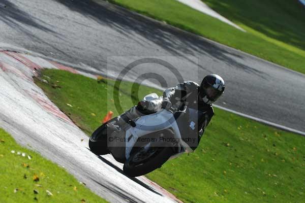 Motorcycle action photographs;cadwell;cadwell park photographs;event digital images;eventdigitalimages;motor racing louth lincolnshire;no limits trackday;peter wileman photography;trackday;trackday digital images;trackday photos