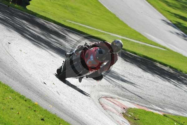 Motorcycle action photographs;cadwell;cadwell park photographs;event digital images;eventdigitalimages;motor racing louth lincolnshire;no limits trackday;peter wileman photography;trackday;trackday digital images;trackday photos