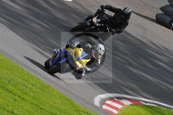 Motorcycle action photographs;cadwell;cadwell park photographs;event digital images;eventdigitalimages;motor racing louth lincolnshire;no limits trackday;peter wileman photography;trackday;trackday digital images;trackday photos