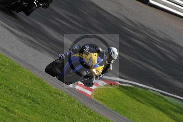 Motorcycle action photographs;cadwell;cadwell park photographs;event digital images;eventdigitalimages;motor racing louth lincolnshire;no limits trackday;peter wileman photography;trackday;trackday digital images;trackday photos