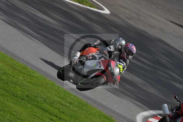 Motorcycle action photographs;cadwell;cadwell park photographs;event digital images;eventdigitalimages;motor racing louth lincolnshire;no limits trackday;peter wileman photography;trackday;trackday digital images;trackday photos