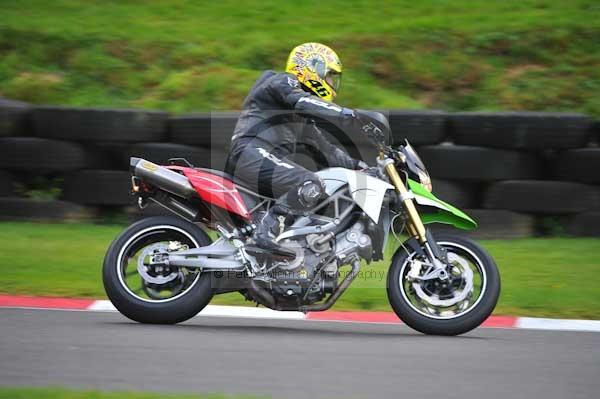 Motorcycle action photographs;cadwell;cadwell park photographs;event digital images;eventdigitalimages;motor racing louth lincolnshire;no limits trackday;peter wileman photography;trackday;trackday digital images;trackday photos