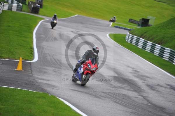 Motorcycle action photographs;cadwell;cadwell park photographs;event digital images;eventdigitalimages;motor racing louth lincolnshire;no limits trackday;peter wileman photography;trackday;trackday digital images;trackday photos