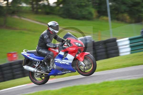 Motorcycle action photographs;cadwell;cadwell park photographs;event digital images;eventdigitalimages;motor racing louth lincolnshire;no limits trackday;peter wileman photography;trackday;trackday digital images;trackday photos