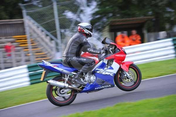 Motorcycle action photographs;cadwell;cadwell park photographs;event digital images;eventdigitalimages;motor racing louth lincolnshire;no limits trackday;peter wileman photography;trackday;trackday digital images;trackday photos