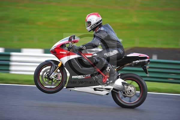Motorcycle action photographs;cadwell;cadwell park photographs;event digital images;eventdigitalimages;motor racing louth lincolnshire;no limits trackday;peter wileman photography;trackday;trackday digital images;trackday photos