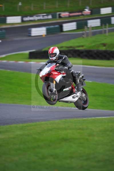 Motorcycle action photographs;cadwell;cadwell park photographs;event digital images;eventdigitalimages;motor racing louth lincolnshire;no limits trackday;peter wileman photography;trackday;trackday digital images;trackday photos
