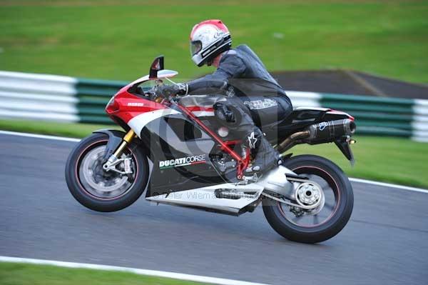 Motorcycle action photographs;cadwell;cadwell park photographs;event digital images;eventdigitalimages;motor racing louth lincolnshire;no limits trackday;peter wileman photography;trackday;trackday digital images;trackday photos