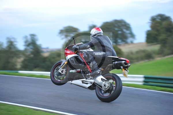 Motorcycle action photographs;cadwell;cadwell park photographs;event digital images;eventdigitalimages;motor racing louth lincolnshire;no limits trackday;peter wileman photography;trackday;trackday digital images;trackday photos