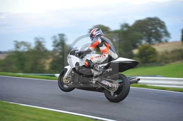Motorcycle action photographs;cadwell;cadwell park photographs;event digital images;eventdigitalimages;motor racing louth lincolnshire;no limits trackday;peter wileman photography;trackday;trackday digital images;trackday photos