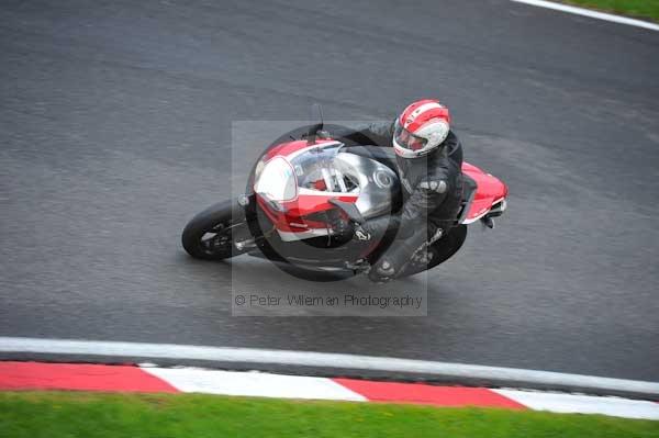 Motorcycle action photographs;cadwell;cadwell park photographs;event digital images;eventdigitalimages;motor racing louth lincolnshire;no limits trackday;peter wileman photography;trackday;trackday digital images;trackday photos