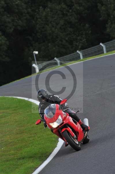 Motorcycle action photographs;cadwell;cadwell park photographs;event digital images;eventdigitalimages;motor racing louth lincolnshire;no limits trackday;peter wileman photography;trackday;trackday digital images;trackday photos