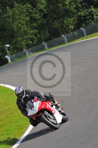 Motorcycle action photographs;cadwell;cadwell park photographs;event digital images;eventdigitalimages;motor racing louth lincolnshire;no limits trackday;peter wileman photography;trackday;trackday digital images;trackday photos