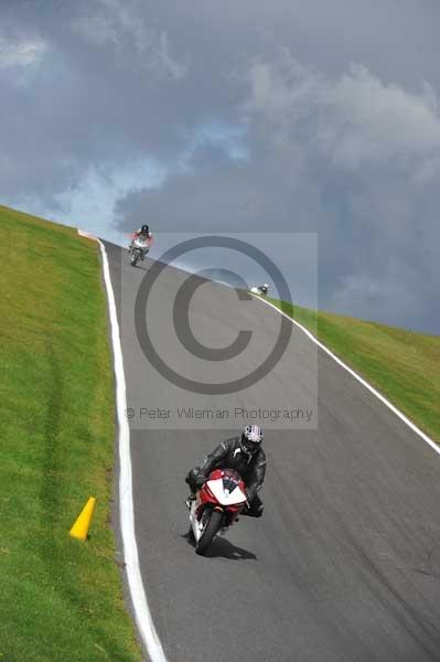 Motorcycle action photographs;cadwell;cadwell park photographs;event digital images;eventdigitalimages;motor racing louth lincolnshire;no limits trackday;peter wileman photography;trackday;trackday digital images;trackday photos