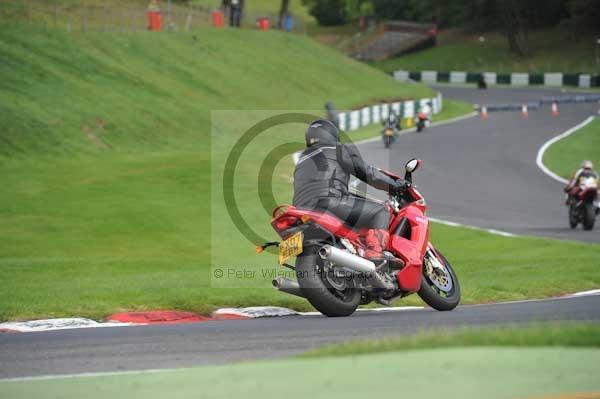 Motorcycle action photographs;cadwell;cadwell park photographs;event digital images;eventdigitalimages;motor racing louth lincolnshire;no limits trackday;peter wileman photography;trackday;trackday digital images;trackday photos