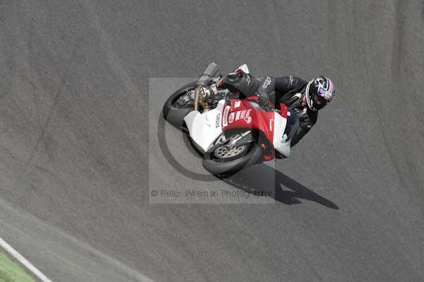Motorcycle action photographs;cadwell;cadwell park photographs;event digital images;eventdigitalimages;motor racing louth lincolnshire;no limits trackday;peter wileman photography;trackday;trackday digital images;trackday photos