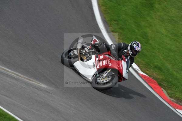 Motorcycle action photographs;cadwell;cadwell park photographs;event digital images;eventdigitalimages;motor racing louth lincolnshire;no limits trackday;peter wileman photography;trackday;trackday digital images;trackday photos