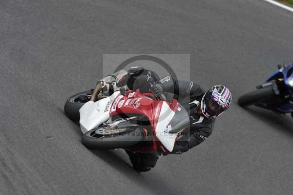 Motorcycle action photographs;cadwell;cadwell park photographs;event digital images;eventdigitalimages;motor racing louth lincolnshire;no limits trackday;peter wileman photography;trackday;trackday digital images;trackday photos