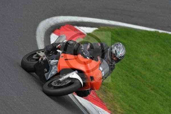 Motorcycle action photographs;cadwell;cadwell park photographs;event digital images;eventdigitalimages;motor racing louth lincolnshire;no limits trackday;peter wileman photography;trackday;trackday digital images;trackday photos