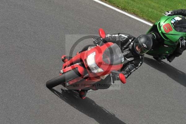 Motorcycle action photographs;cadwell;cadwell park photographs;event digital images;eventdigitalimages;motor racing louth lincolnshire;no limits trackday;peter wileman photography;trackday;trackday digital images;trackday photos