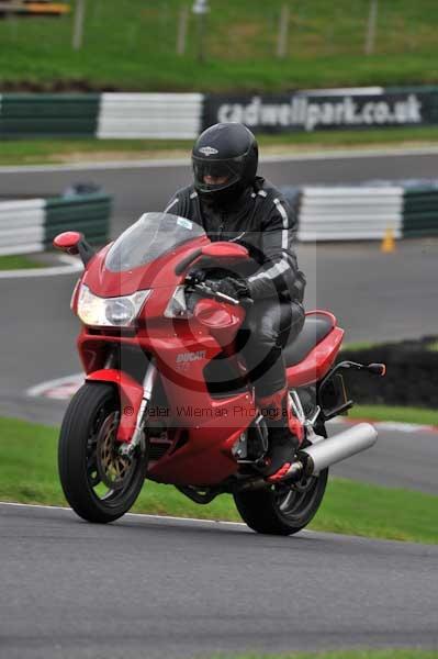 Motorcycle action photographs;cadwell;cadwell park photographs;event digital images;eventdigitalimages;motor racing louth lincolnshire;no limits trackday;peter wileman photography;trackday;trackday digital images;trackday photos
