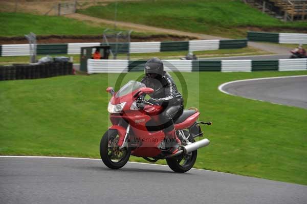 Motorcycle action photographs;cadwell;cadwell park photographs;event digital images;eventdigitalimages;motor racing louth lincolnshire;no limits trackday;peter wileman photography;trackday;trackday digital images;trackday photos