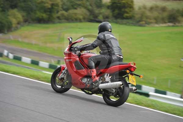 Motorcycle action photographs;cadwell;cadwell park photographs;event digital images;eventdigitalimages;motor racing louth lincolnshire;no limits trackday;peter wileman photography;trackday;trackday digital images;trackday photos
