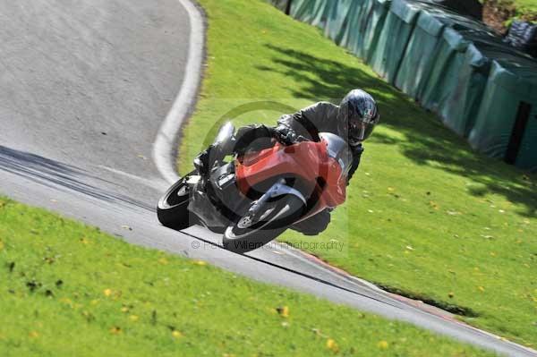 Motorcycle action photographs;cadwell;cadwell park photographs;event digital images;eventdigitalimages;motor racing louth lincolnshire;no limits trackday;peter wileman photography;trackday;trackday digital images;trackday photos