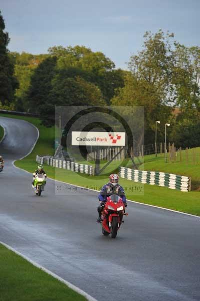 Motorcycle action photographs;cadwell;cadwell park photographs;event digital images;eventdigitalimages;motor racing louth lincolnshire;no limits trackday;peter wileman photography;trackday;trackday digital images;trackday photos