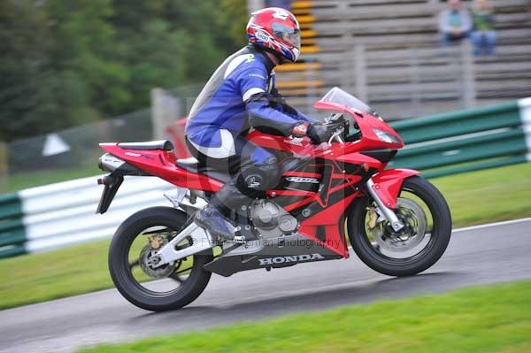 Motorcycle action photographs;cadwell;cadwell park photographs;event digital images;eventdigitalimages;motor racing louth lincolnshire;no limits trackday;peter wileman photography;trackday;trackday digital images;trackday photos