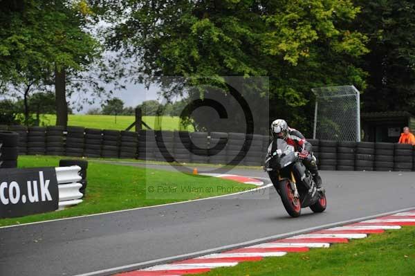 Motorcycle action photographs;cadwell;cadwell park photographs;event digital images;eventdigitalimages;motor racing louth lincolnshire;no limits trackday;peter wileman photography;trackday;trackday digital images;trackday photos