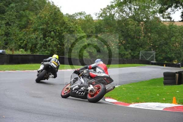 Motorcycle action photographs;cadwell;cadwell park photographs;event digital images;eventdigitalimages;motor racing louth lincolnshire;no limits trackday;peter wileman photography;trackday;trackday digital images;trackday photos
