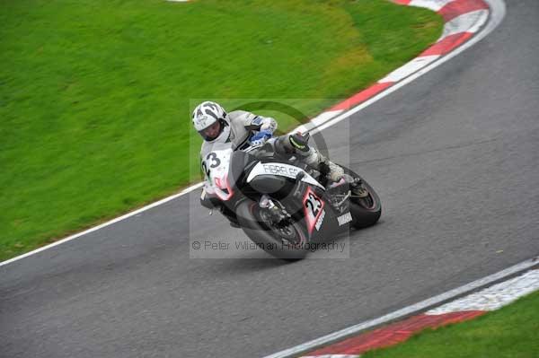 Motorcycle action photographs;cadwell;cadwell park photographs;event digital images;eventdigitalimages;motor racing louth lincolnshire;no limits trackday;peter wileman photography;trackday;trackday digital images;trackday photos