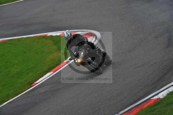 Motorcycle action photographs;cadwell;cadwell park photographs;event digital images;eventdigitalimages;motor racing louth lincolnshire;no limits trackday;peter wileman photography;trackday;trackday digital images;trackday photos