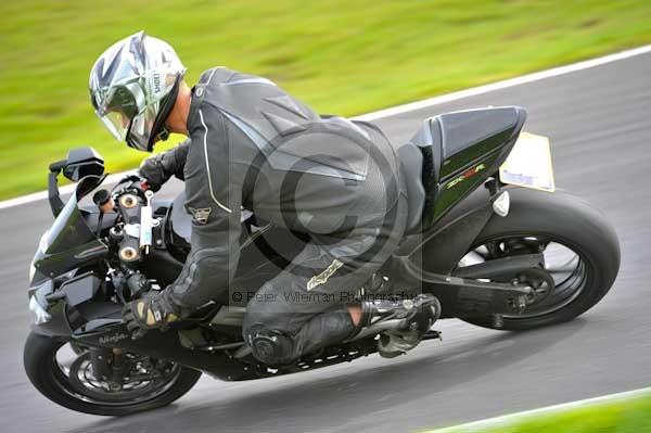 Motorcycle action photographs;cadwell;cadwell park photographs;event digital images;eventdigitalimages;motor racing louth lincolnshire;no limits trackday;peter wileman photography;trackday;trackday digital images;trackday photos