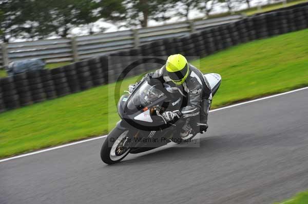 Motorcycle action photographs;cadwell;cadwell park photographs;event digital images;eventdigitalimages;motor racing louth lincolnshire;no limits trackday;peter wileman photography;trackday;trackday digital images;trackday photos