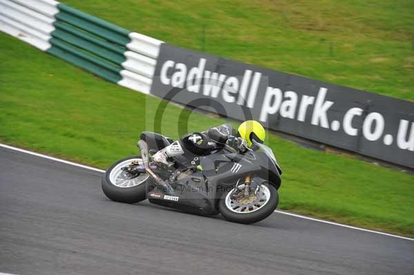 Motorcycle action photographs;cadwell;cadwell park photographs;event digital images;eventdigitalimages;motor racing louth lincolnshire;no limits trackday;peter wileman photography;trackday;trackday digital images;trackday photos