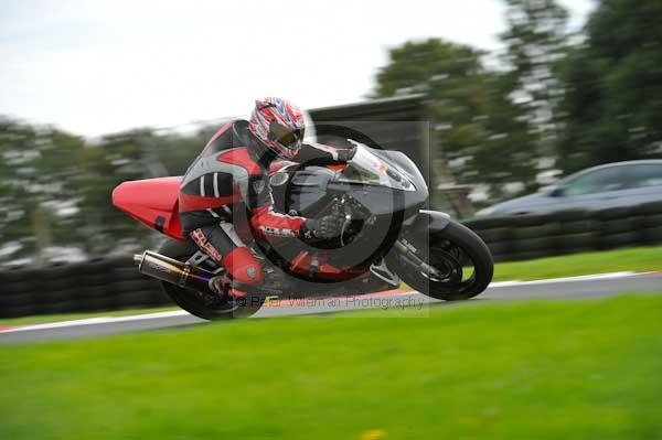 Motorcycle action photographs;cadwell;cadwell park photographs;event digital images;eventdigitalimages;motor racing louth lincolnshire;no limits trackday;peter wileman photography;trackday;trackday digital images;trackday photos